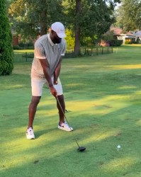 开云APP-詹姆斯晒打高尔夫动态，库里评论：欢迎，我们一直在等你