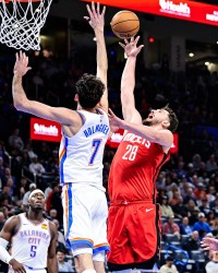 开云 体育-申京三双杜兰特20分 火箭客场15分逆转雷霆