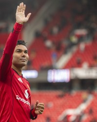 开云体育登录-克莱伯森：卡塞米罗还能在曼联踢一两年 希望他能留下