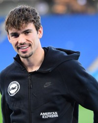 罗马诺：尤文考虑租借+强制买断签奥莱利，但需先有中场离队