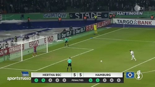 1702023230966026927.gif 金达维点球.gif